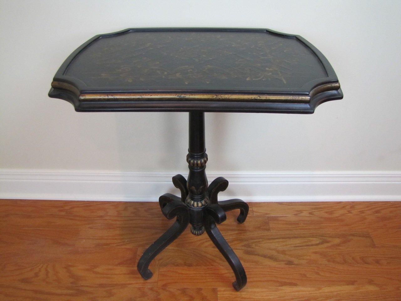 Bombay Pedestal Tray Table