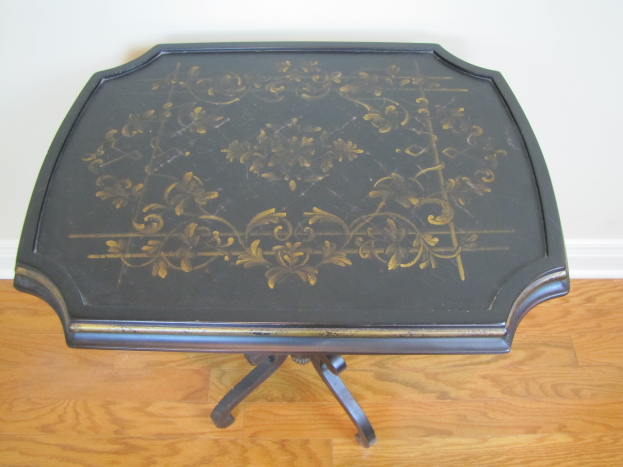 Bombay Pedestal Tray Table
