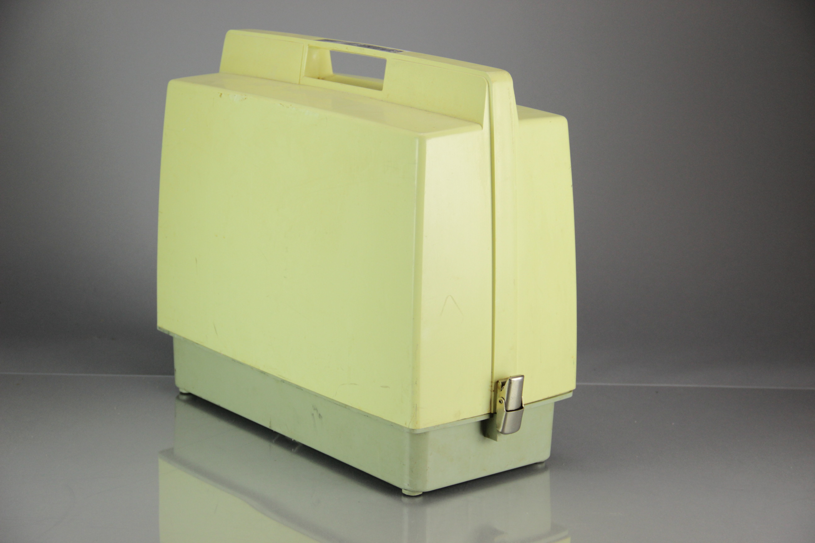 Vintage Singer "Stylist" Model 413 Sewing Machine