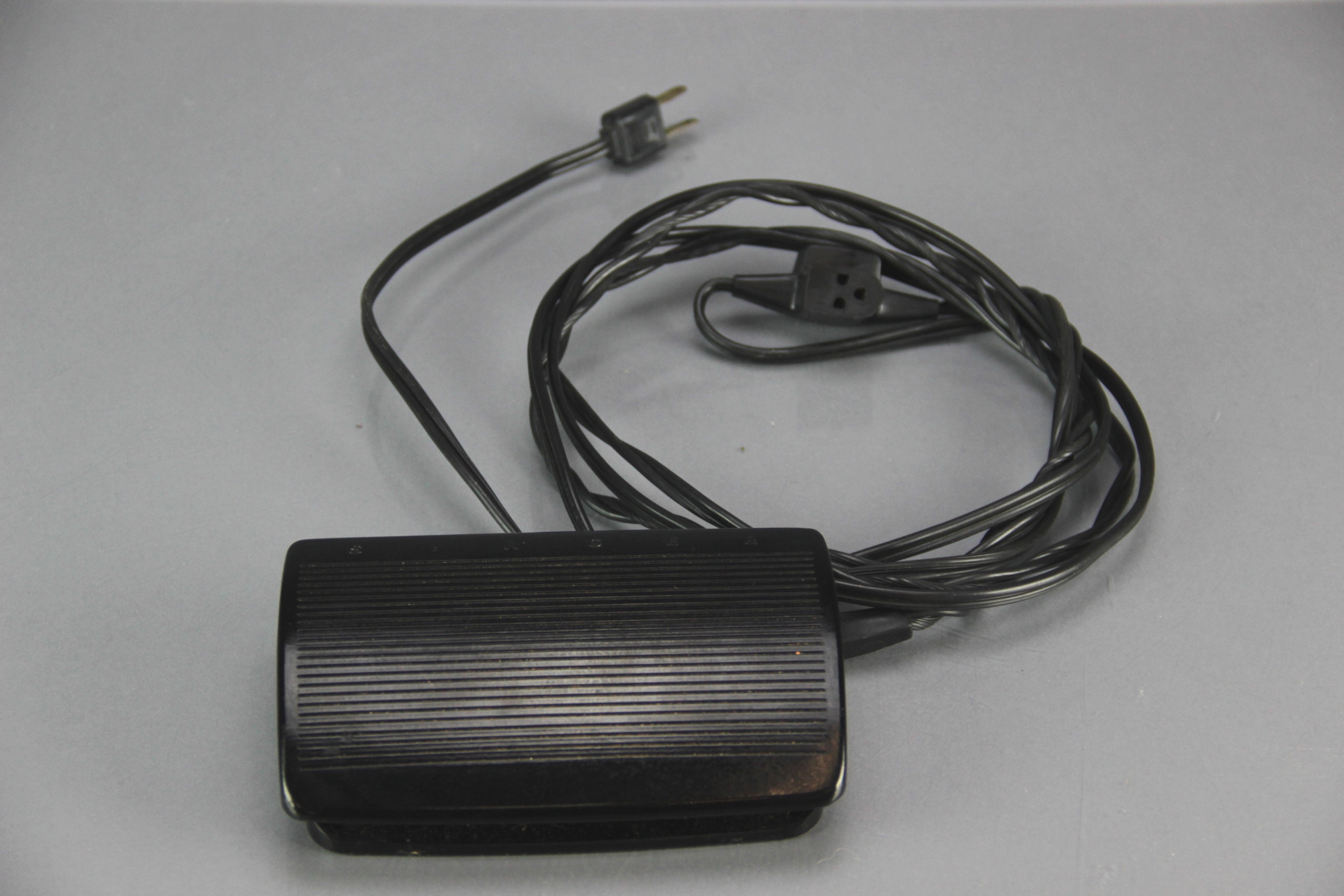 Vintage Singer "Stylist" Model 413 Sewing Machine