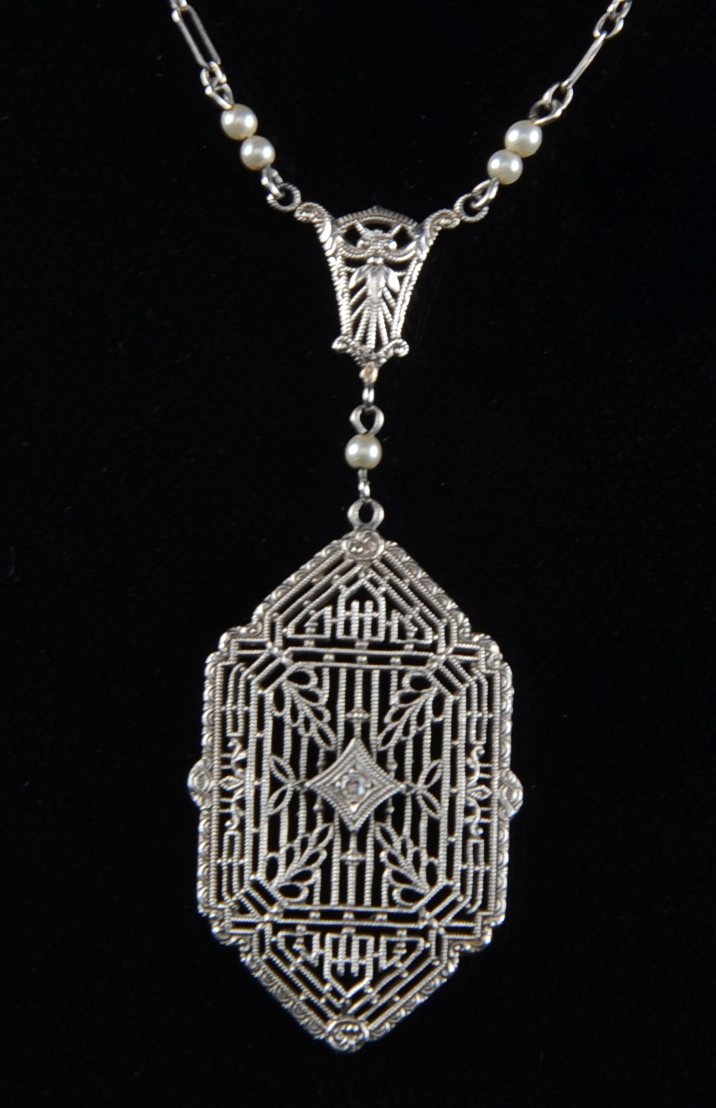 Vintage 10K White Gold Necklace