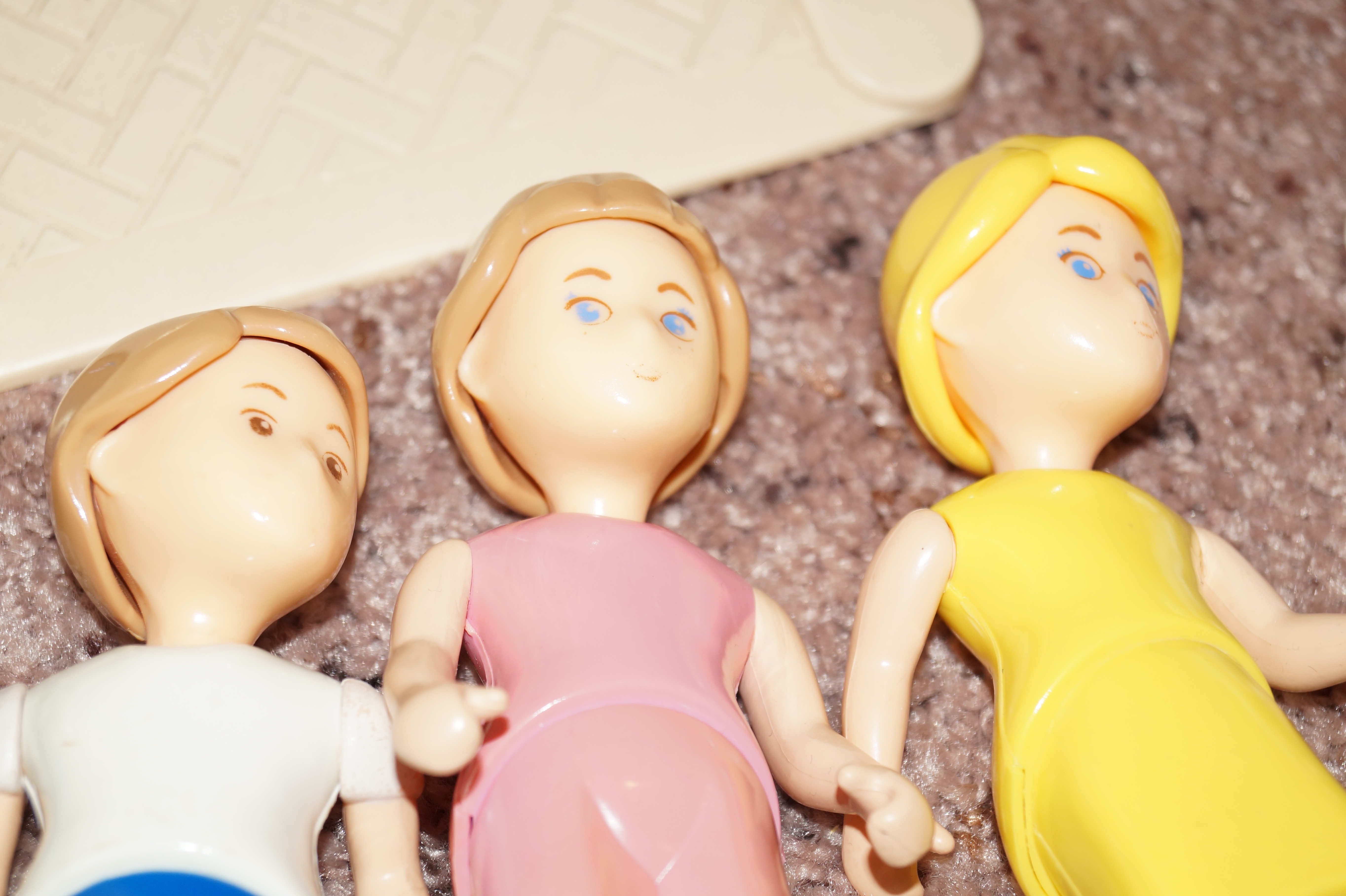 Little Tikes Large  Blue Roof Dollhouse, Minivan and Accessories