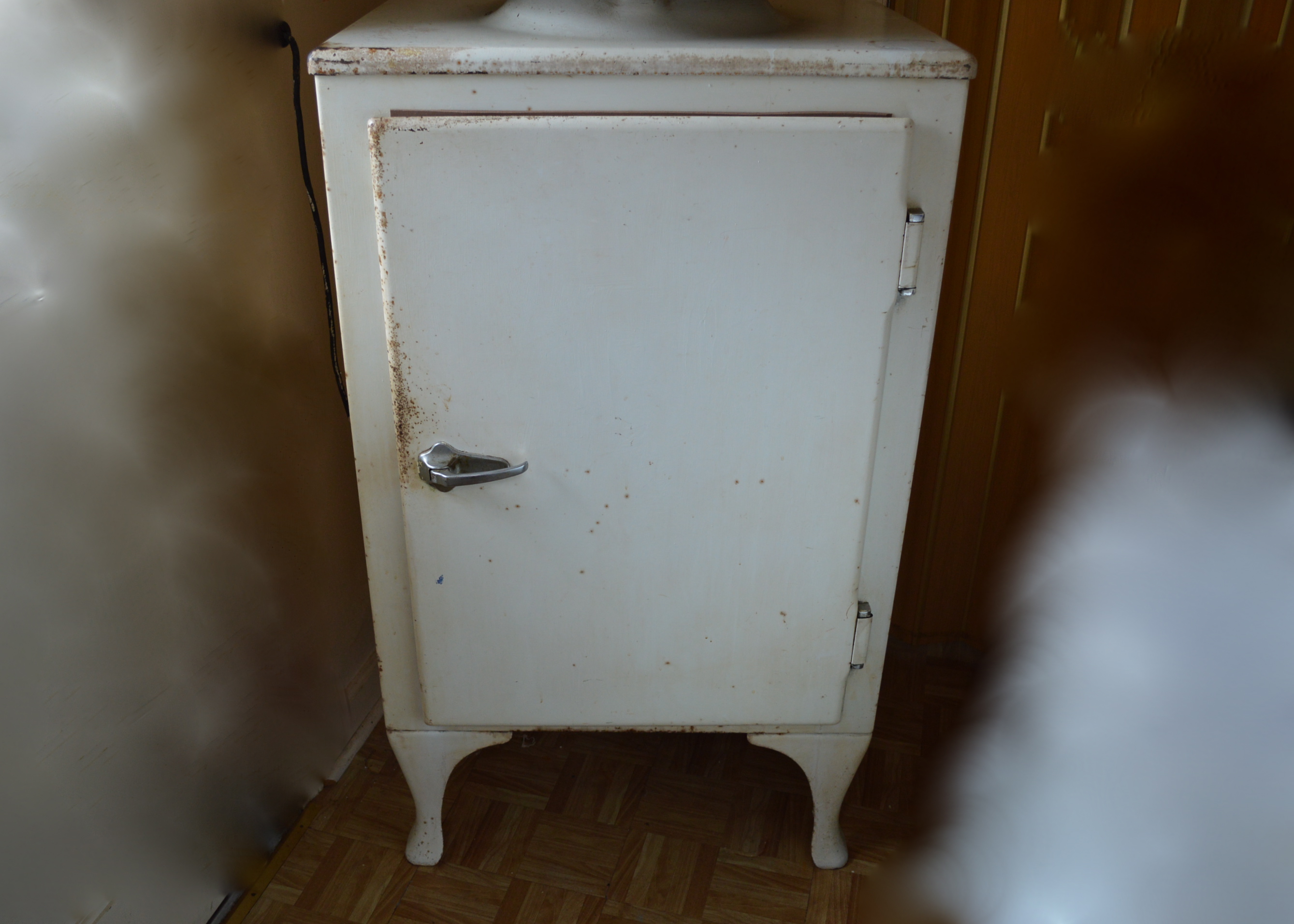 GE Monitor Top Refrigerator