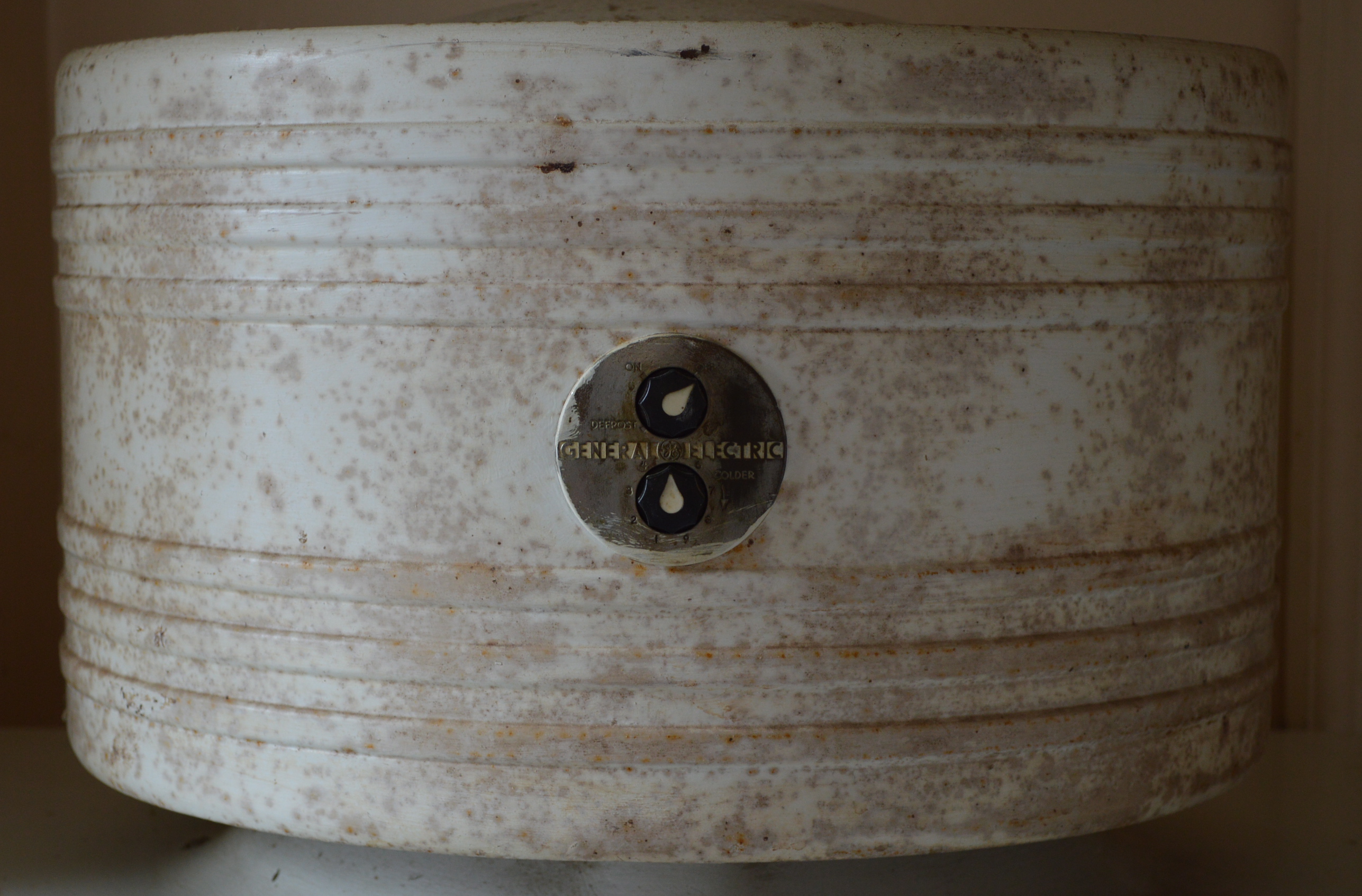 GE Monitor Top Refrigerator