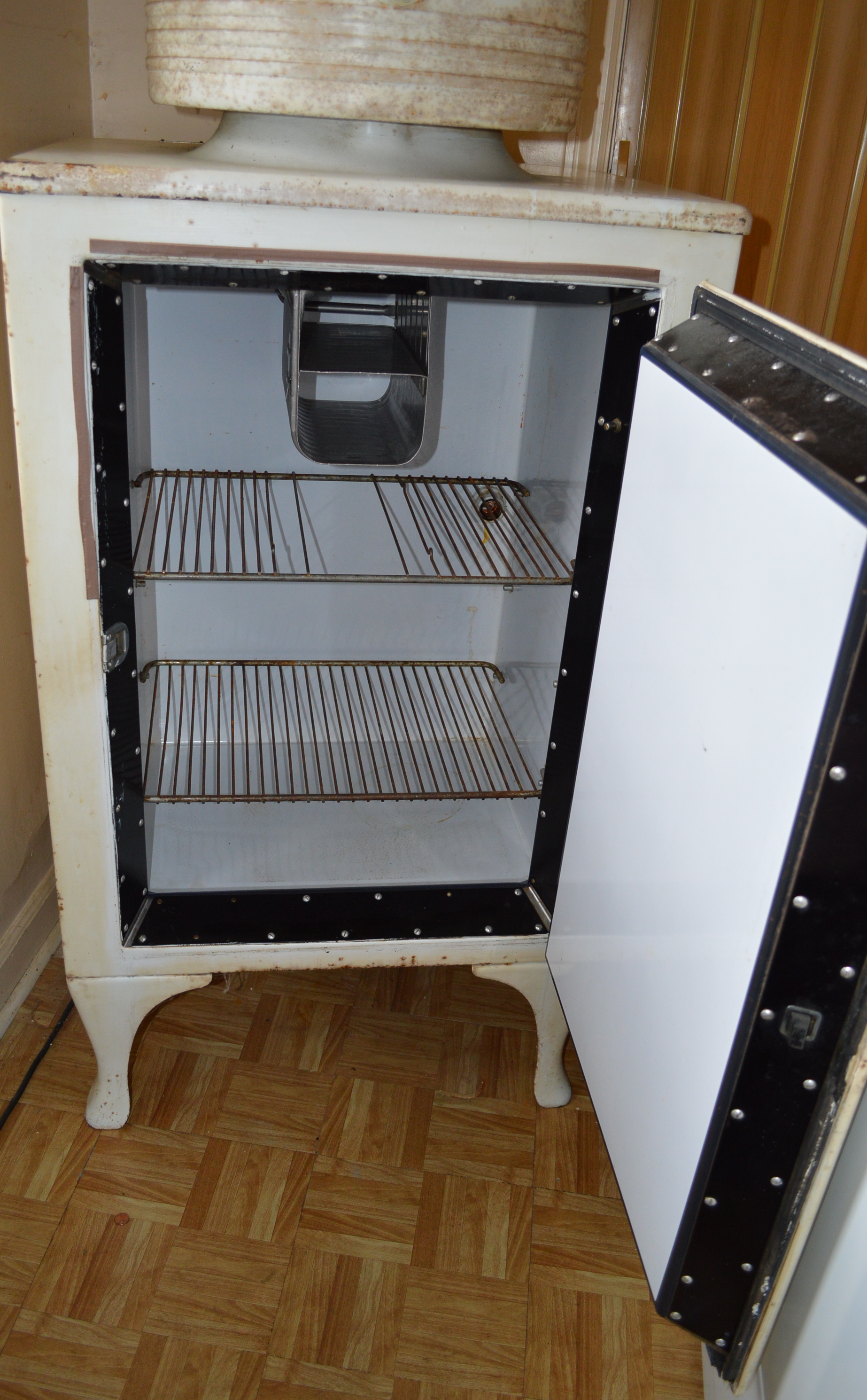 GE Monitor Top Refrigerator
