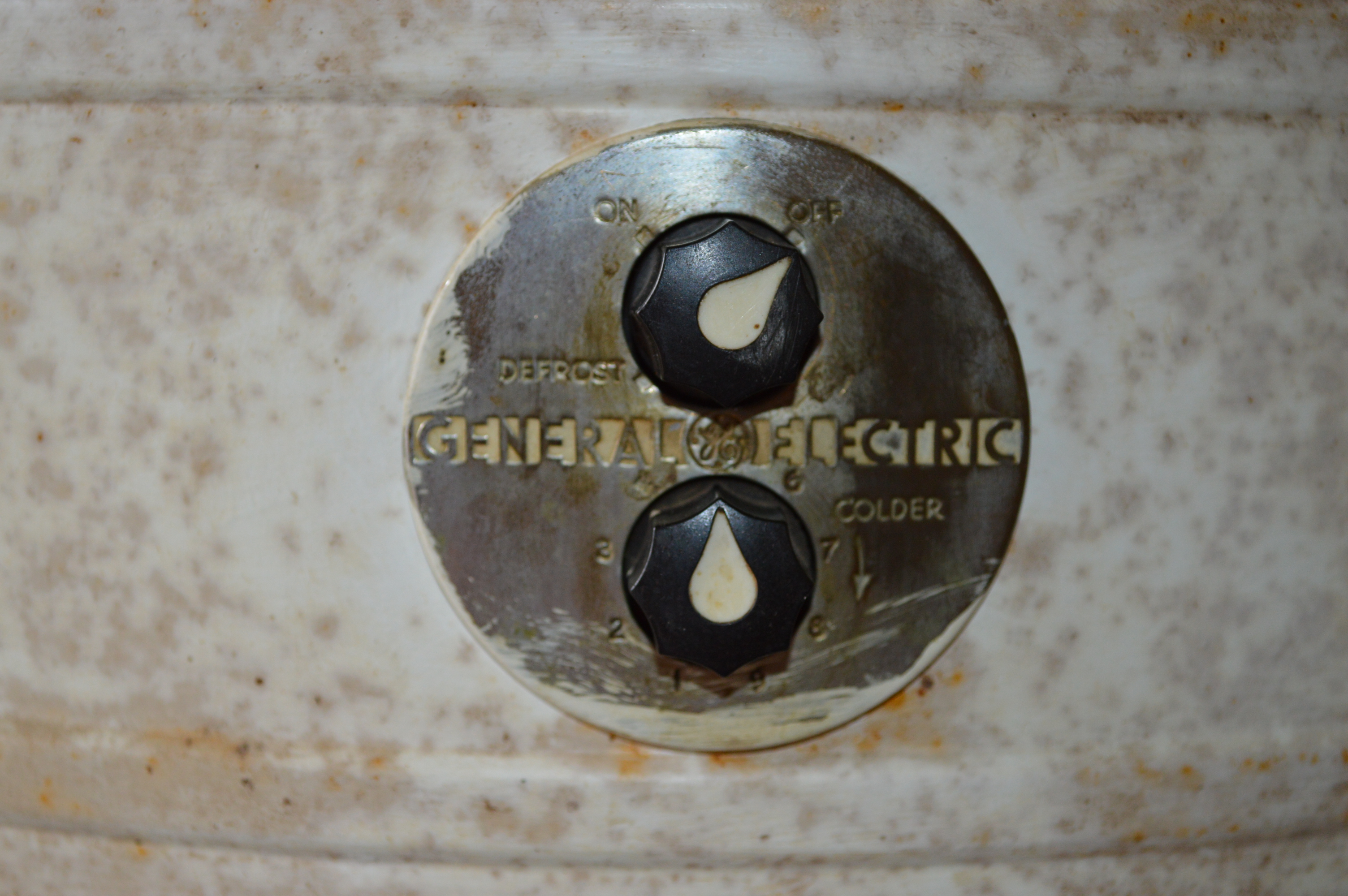 GE Monitor Top Refrigerator