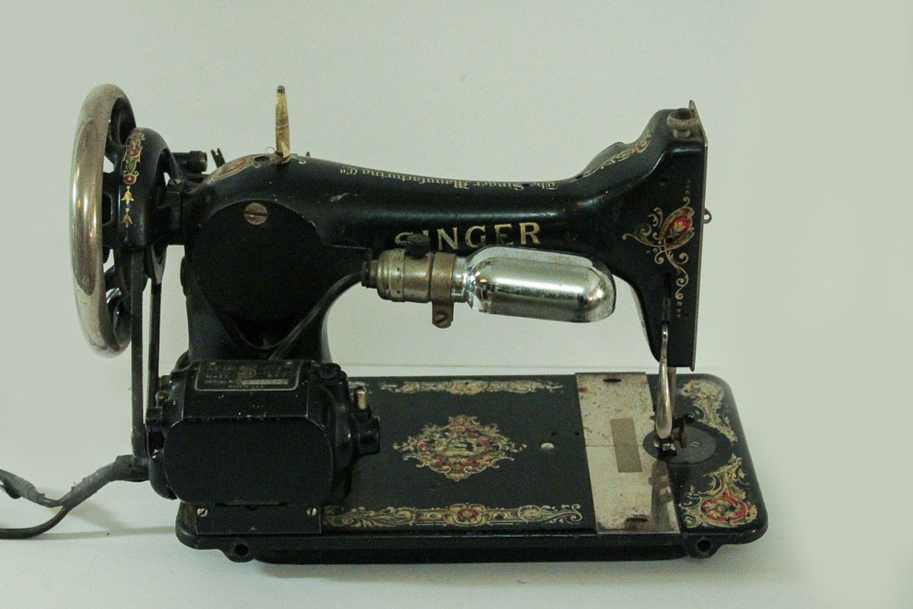 Singer Model 128 Sewing Machine