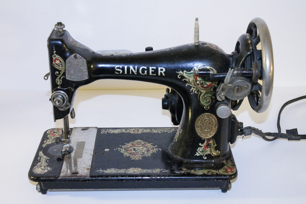 Singer Model 128 Sewing Machine