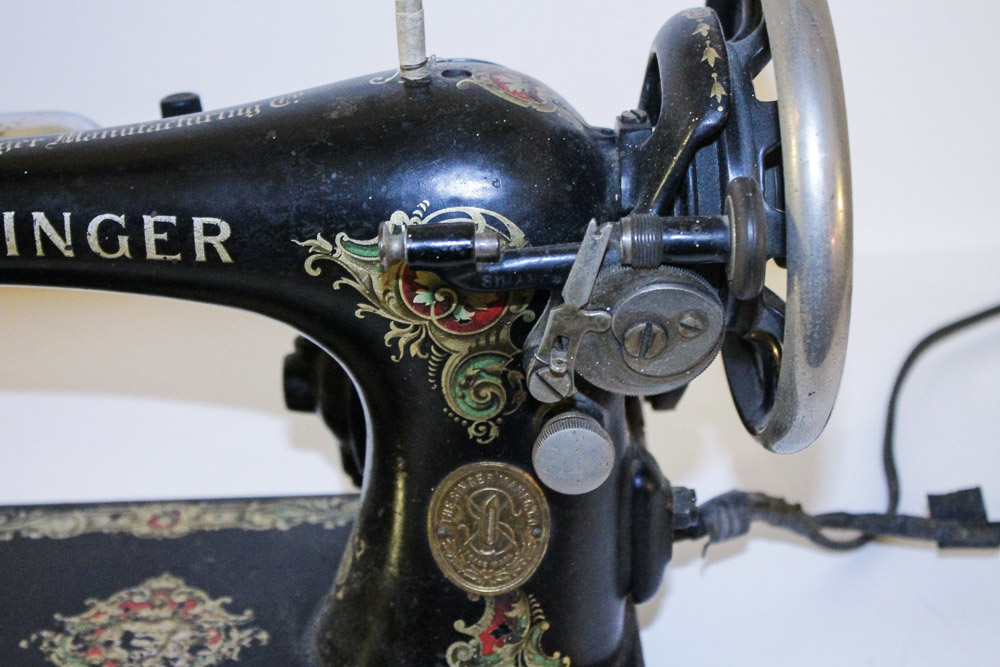 Singer Model 128 Sewing Machine