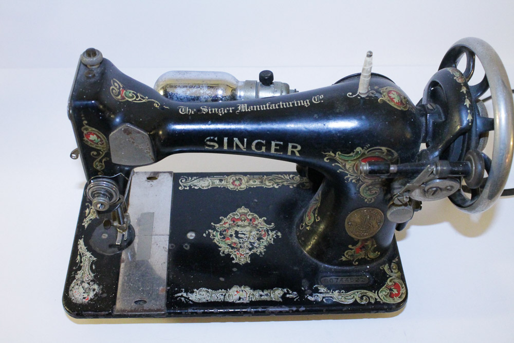 Singer Model 128 Sewing Machine