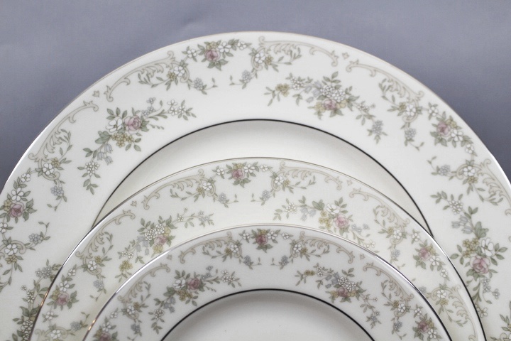 Royal Doulton Princess Diana "The Romance" Fine Bone China