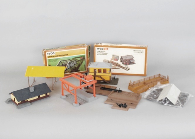 TYCO HO Scale Train Buildings & Accessories