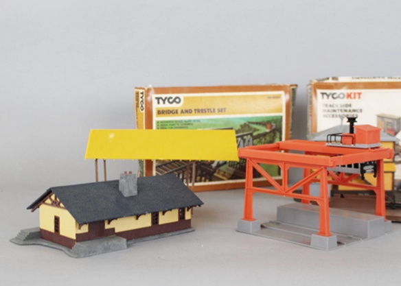TYCO HO Scale Train Buildings & Accessories