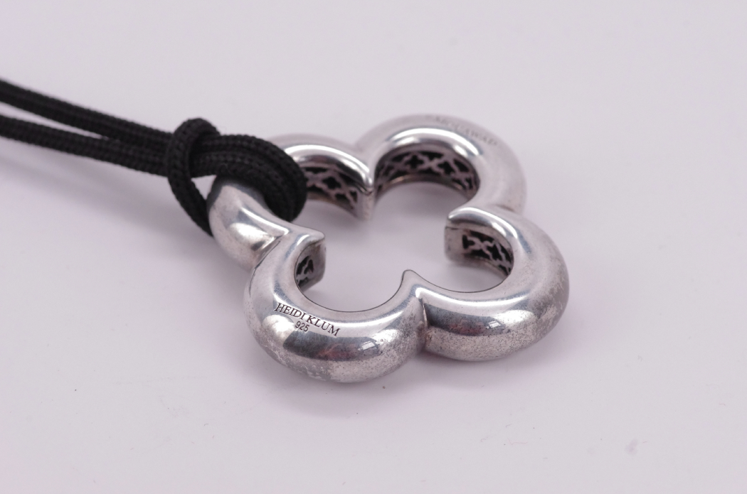 Heidi klum clover necklace outlet