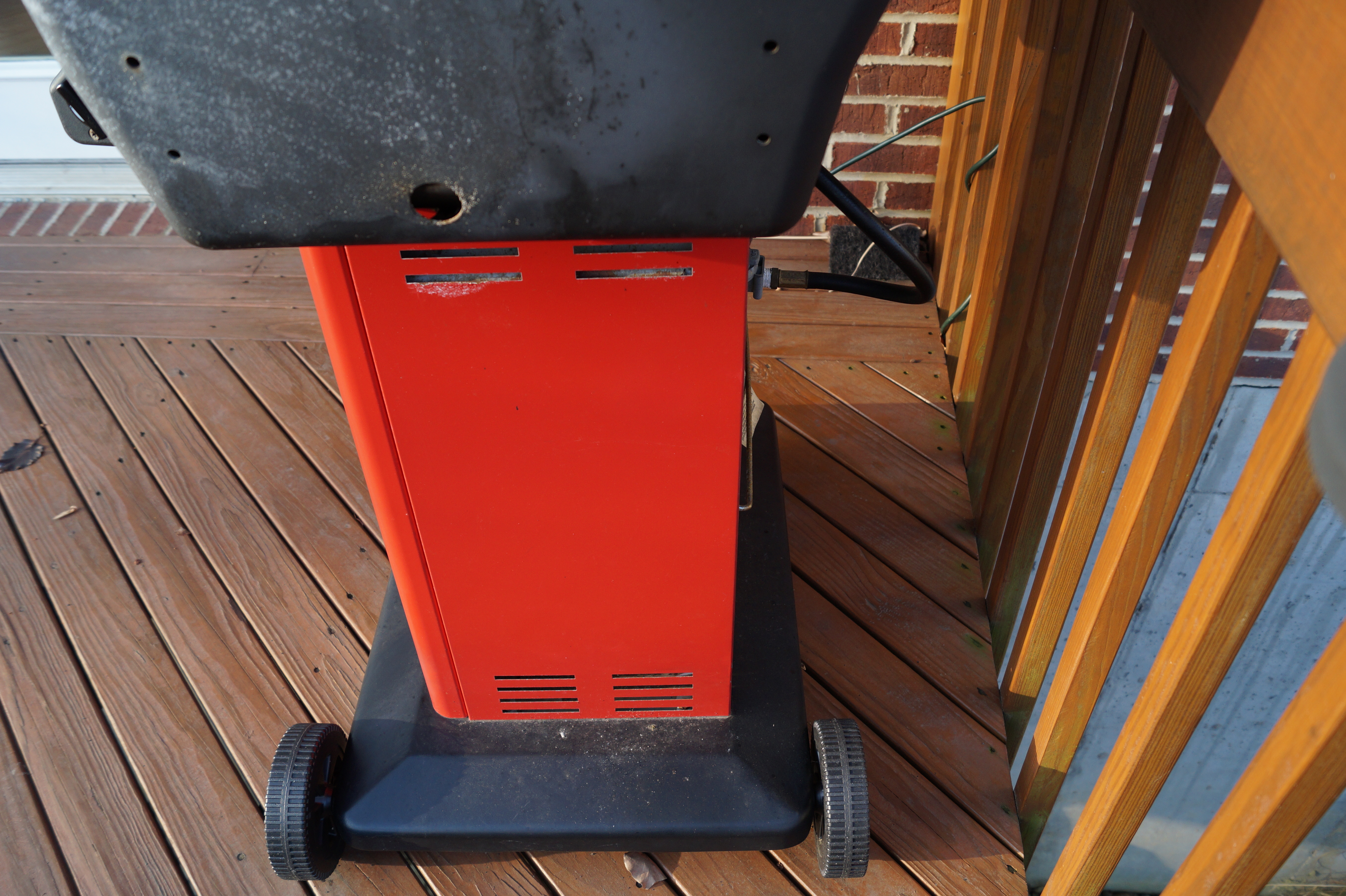 Ducane 1504 Red Cart Propane Grill