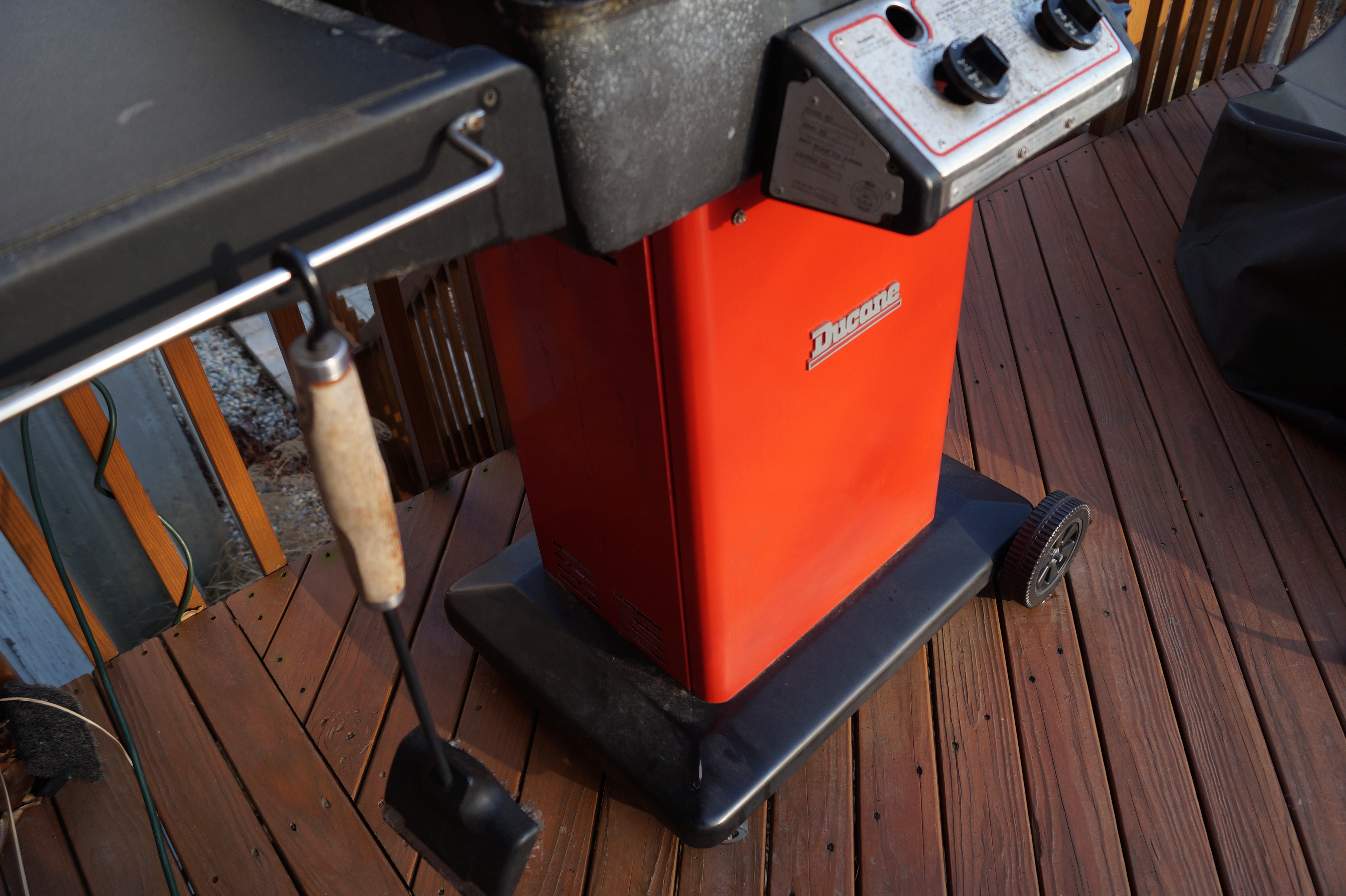 Ducane 1504 Red Cart Propane Grill