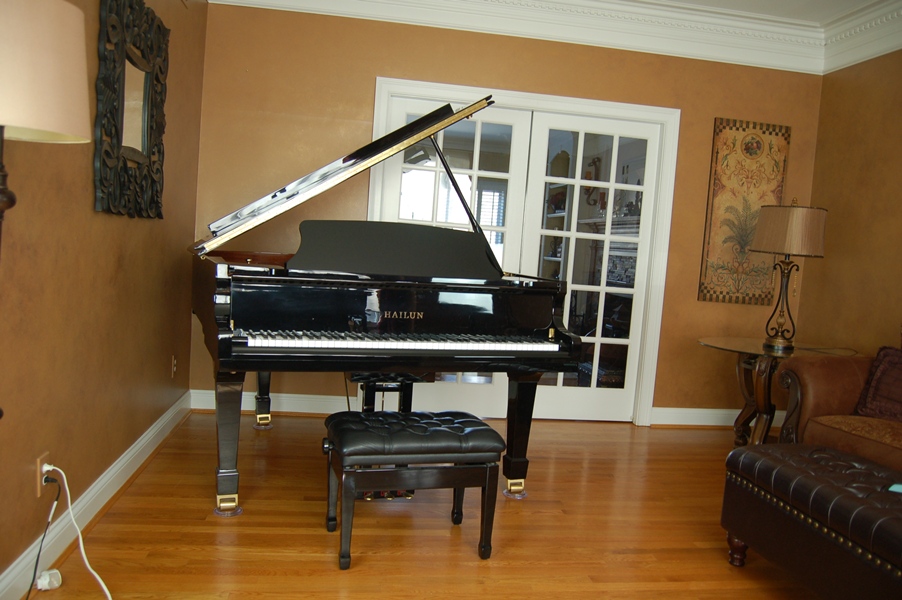 Hailun Ebony Grand Piano (HG178) and Tufted Bench