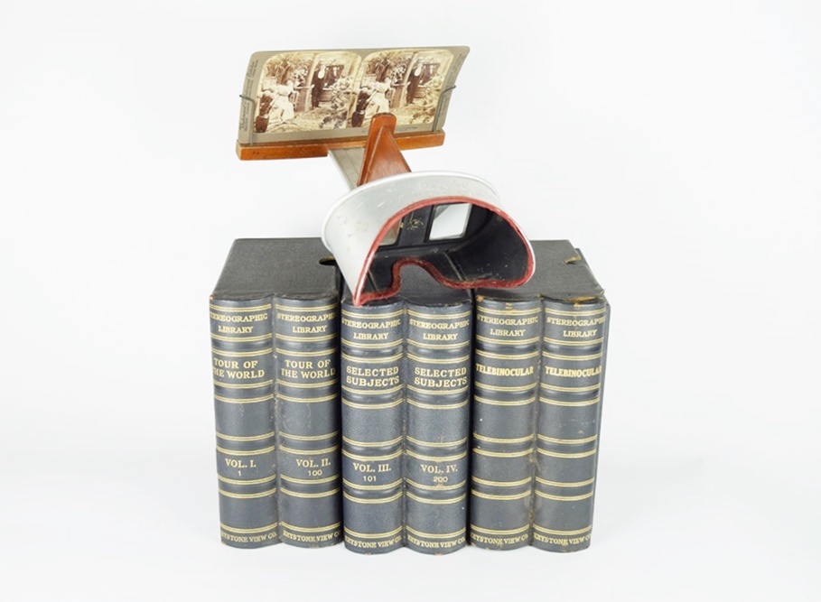 "Keystone View Company Stereoscope and Cards, Circa 1930