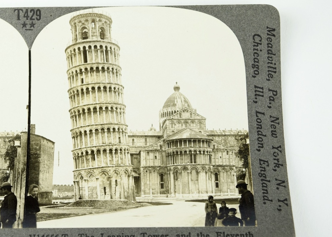 "Keystone View Company Stereoscope and Cards, Circa 1930