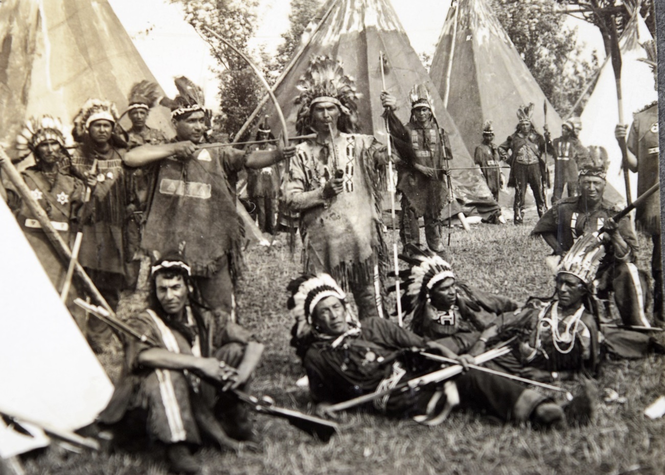 "Keystone View Company Stereoscope and Cards, Circa 1930