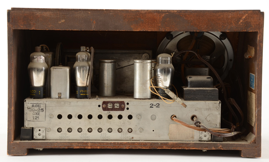 Philco 39-25 Tabletop Radio