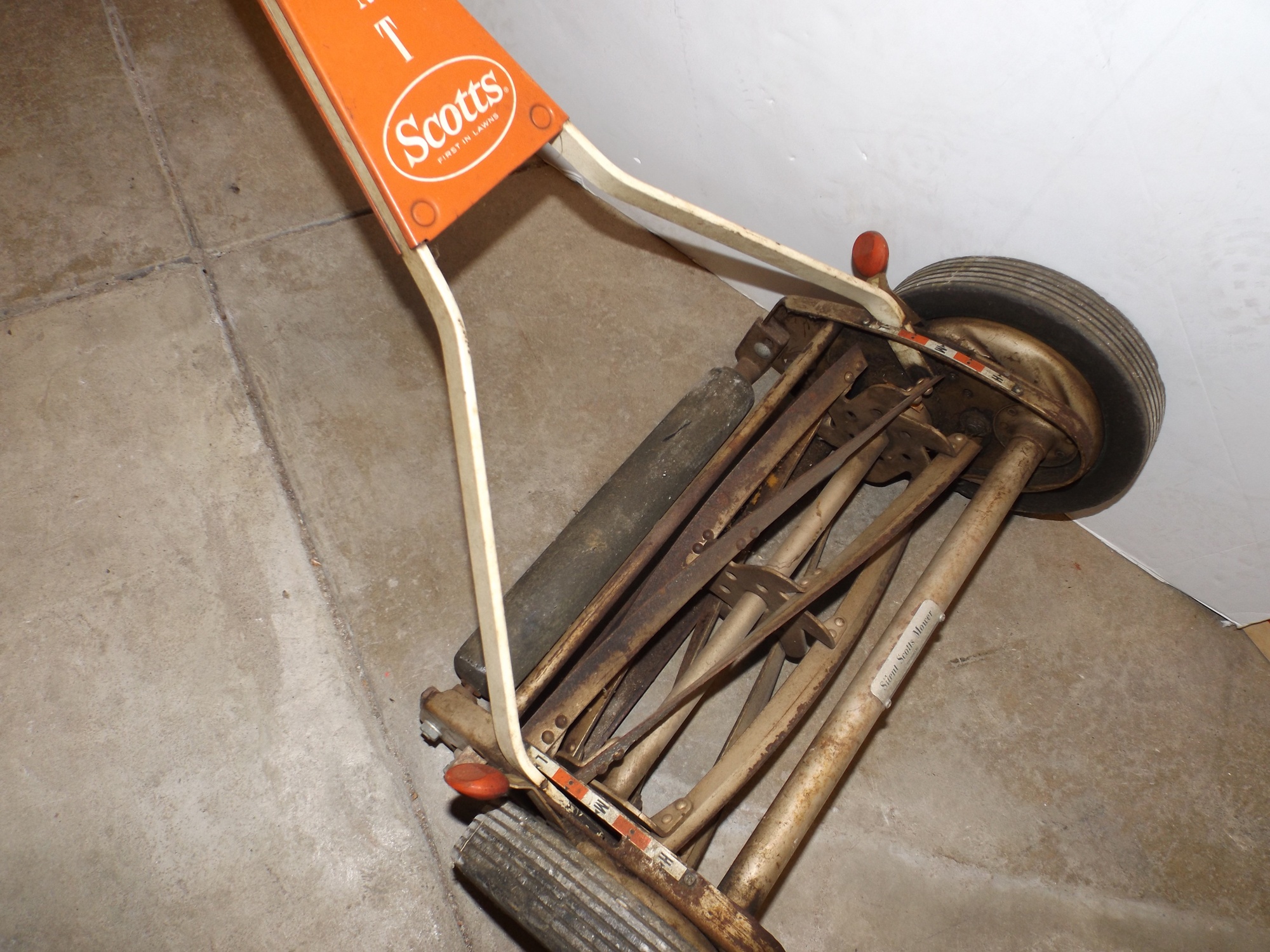 Scott's 'Silent' Push Mower