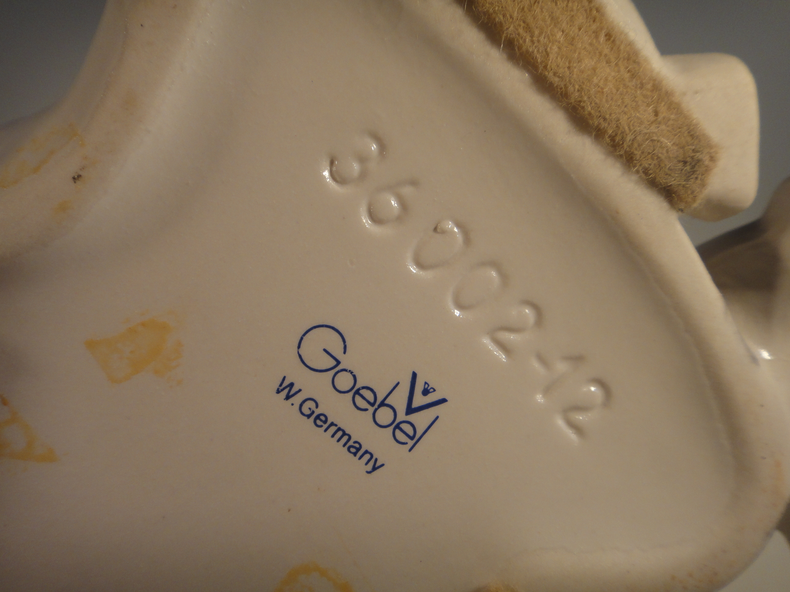 Vintage Goebel Polar Bear Mother and Cubs