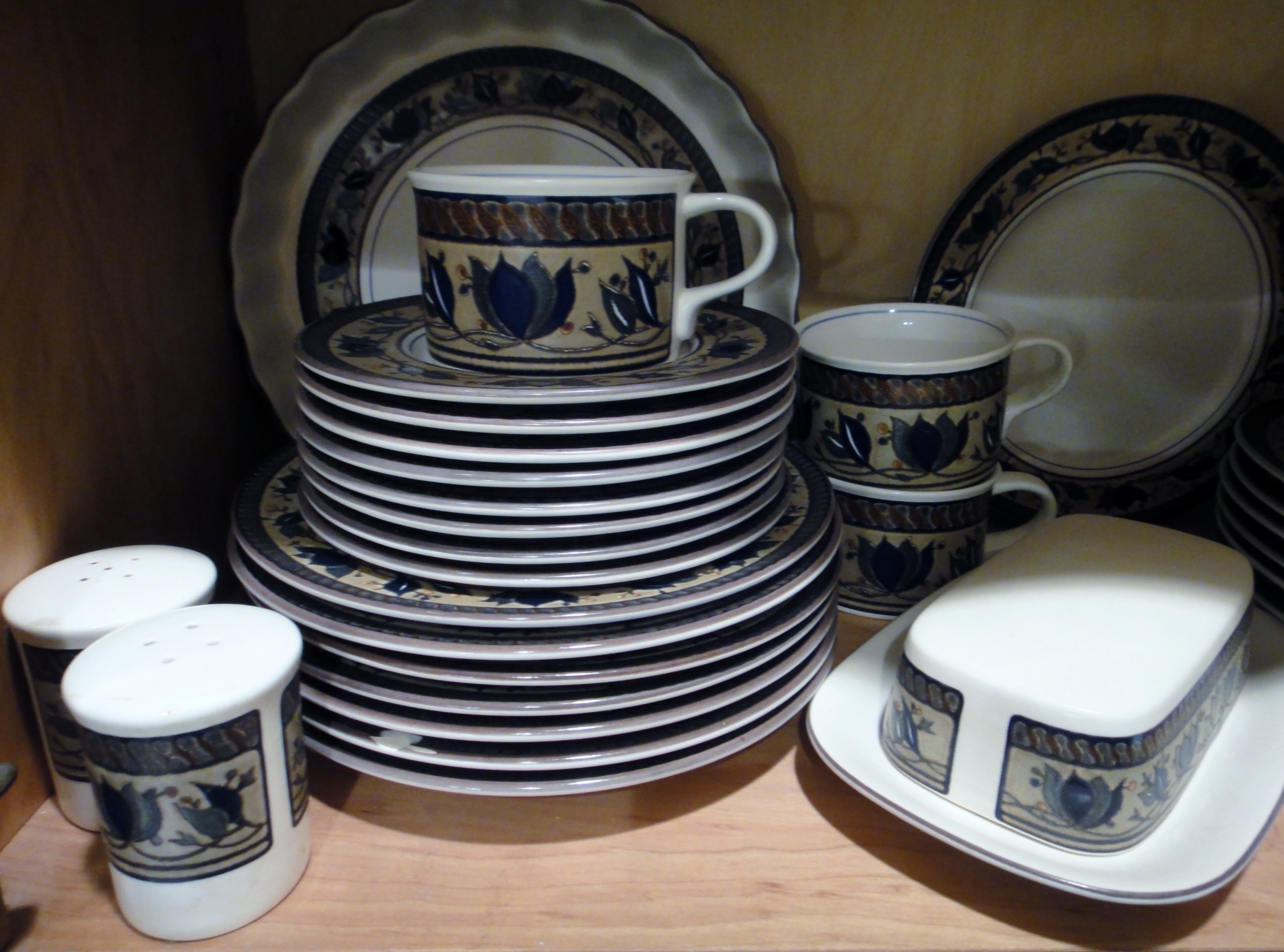Set of Mikasa Intaglio Arabella CAC01 Everyday China