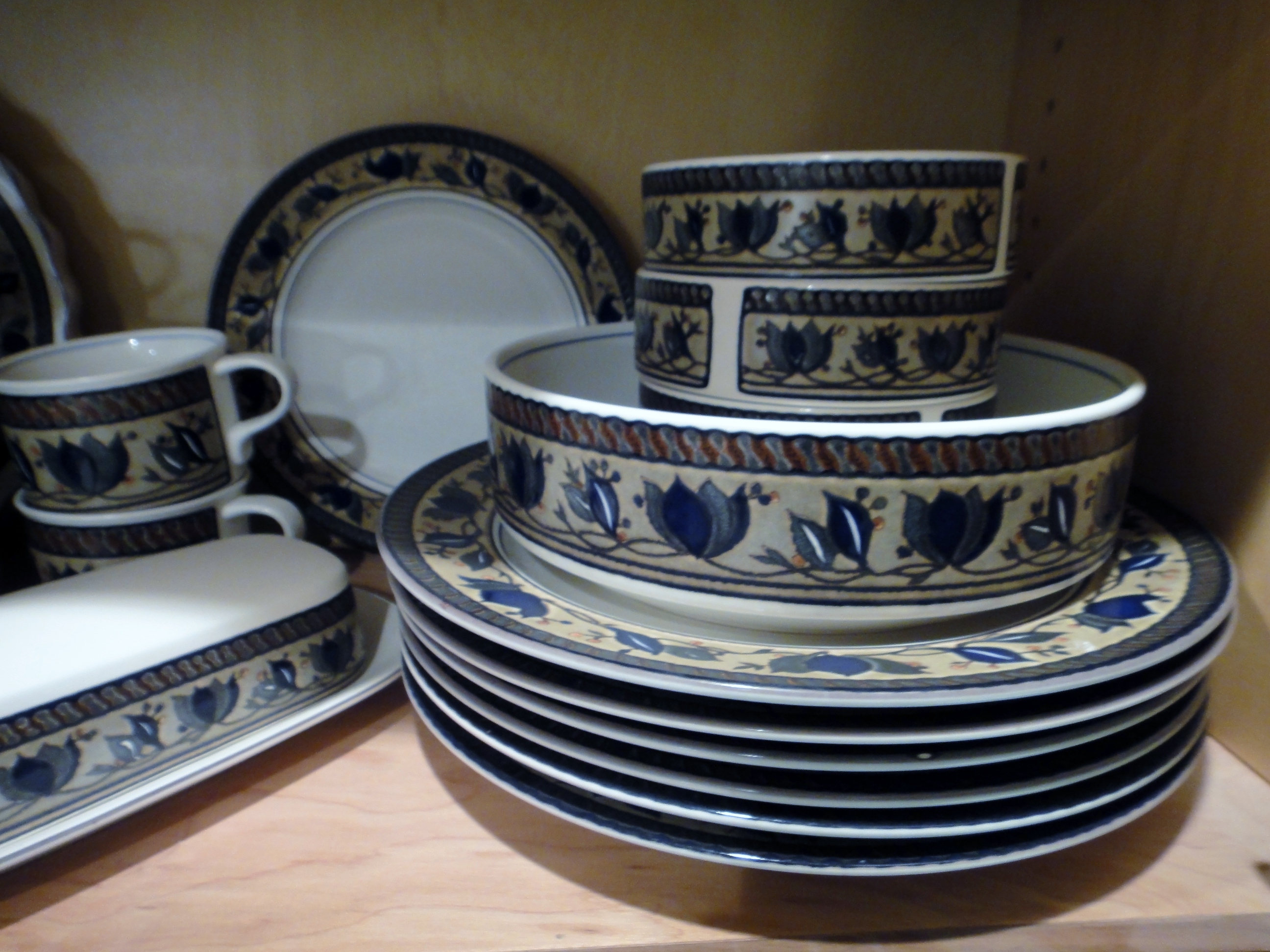 Set of Mikasa Intaglio Arabella CAC01 Everyday China