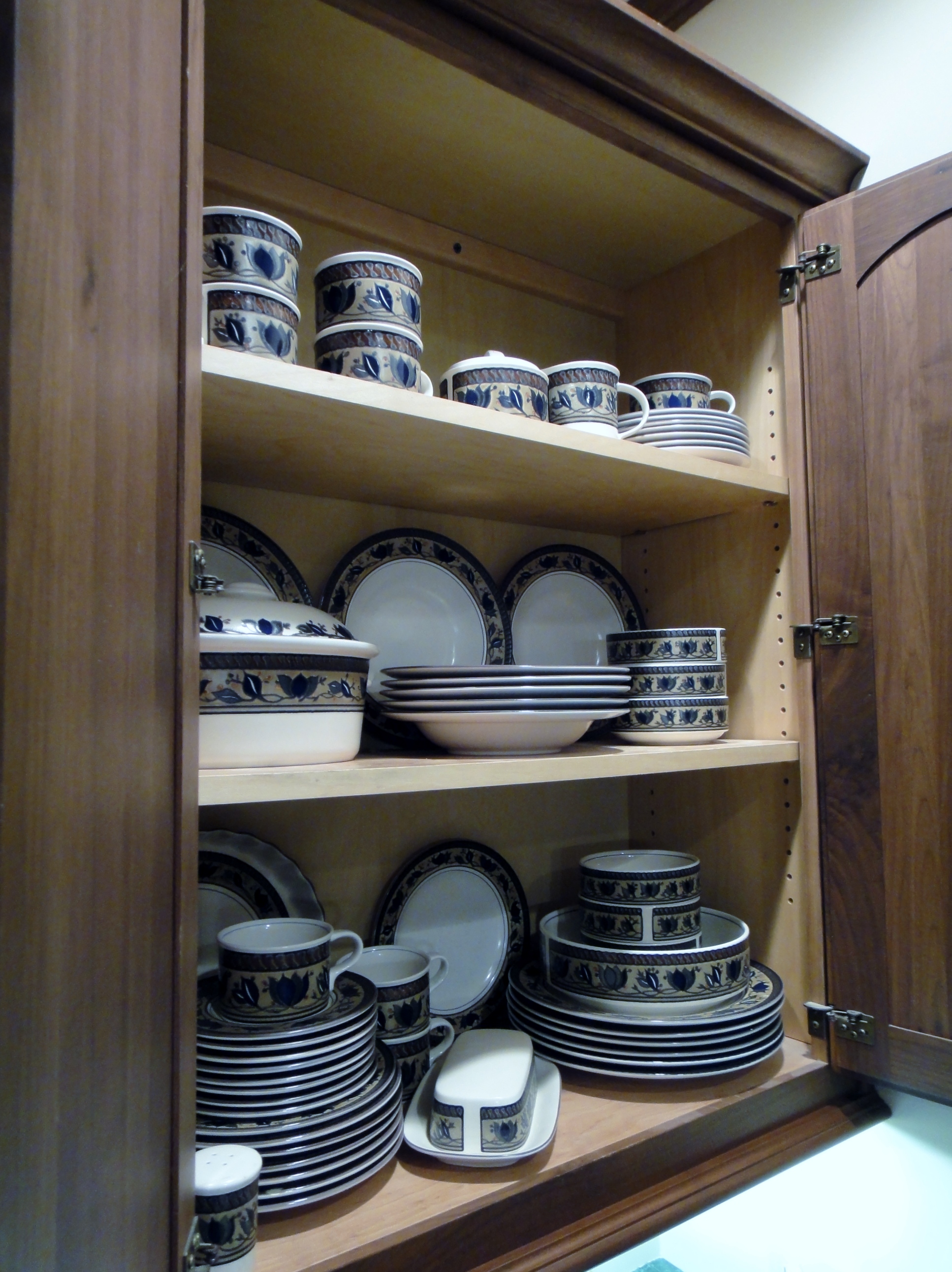 Set of Mikasa Intaglio Arabella CAC01 Everyday China