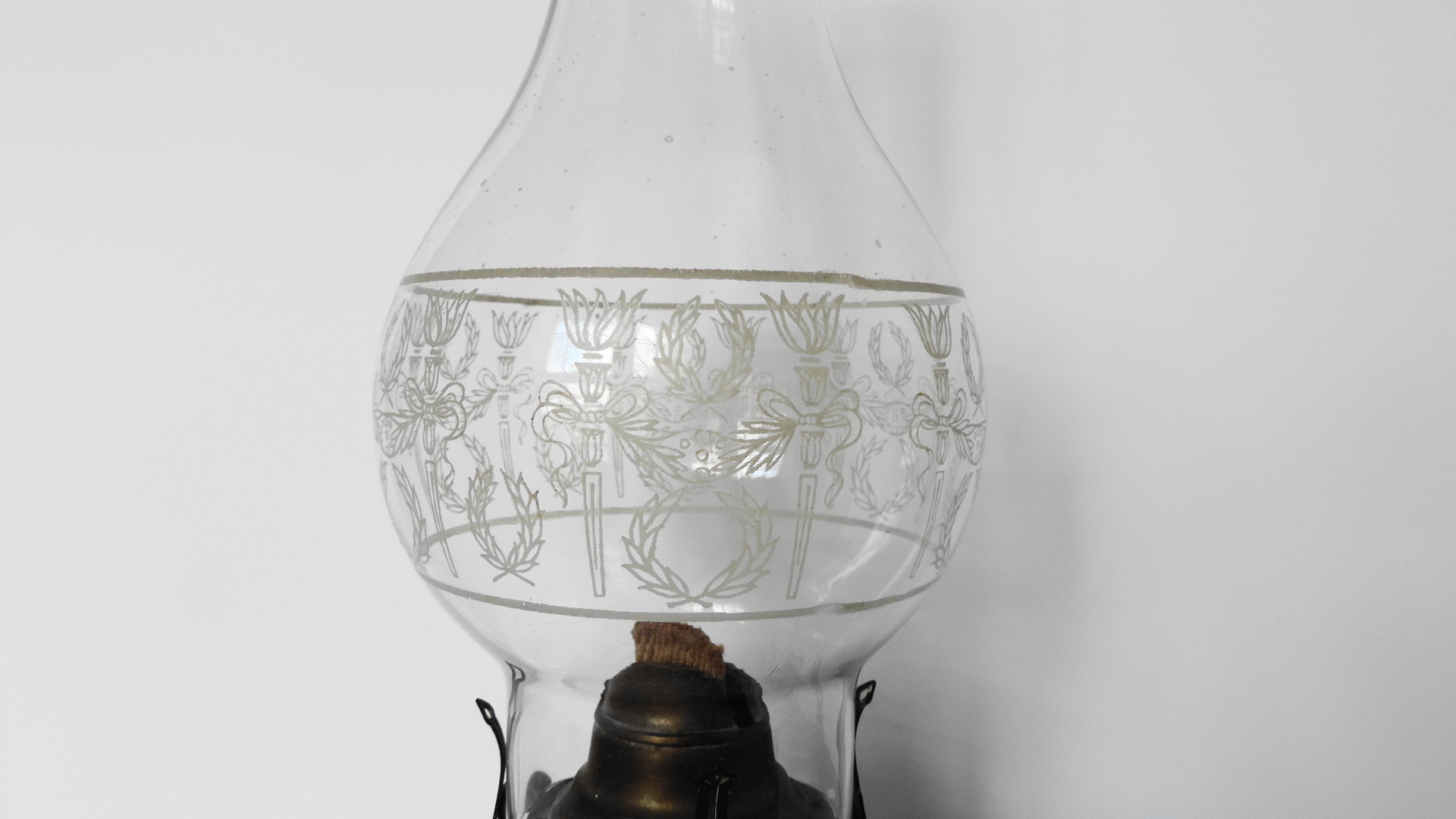 Antique Queen Anne Oil Lamp