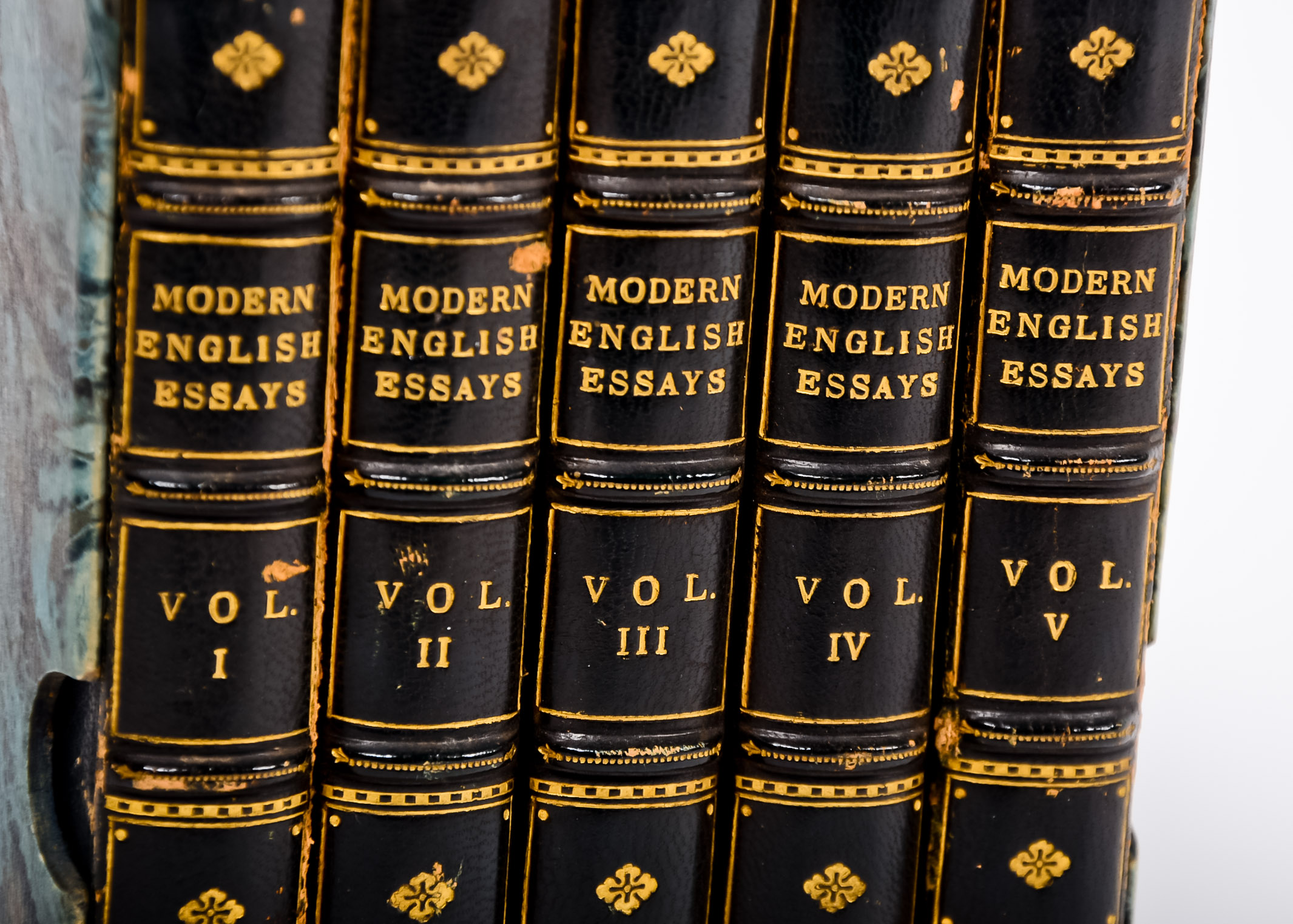 Modern English Essays Five Volume Set