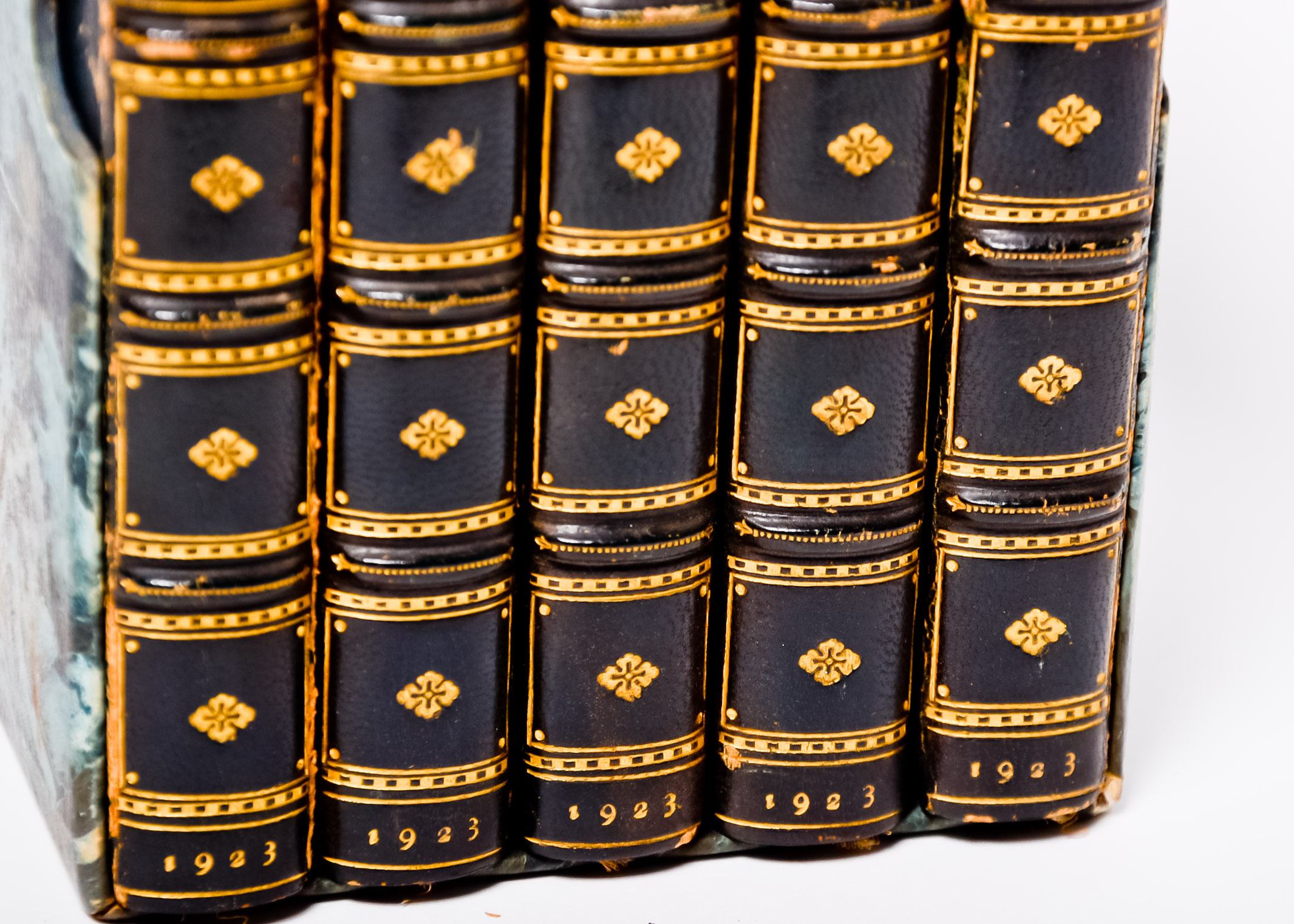 Modern English Essays Five Volume Set