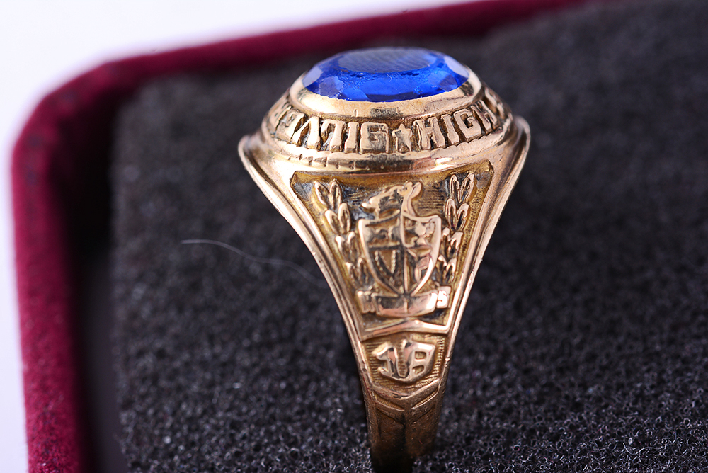 Balfour 10k Gold 1963 High School Class Ring