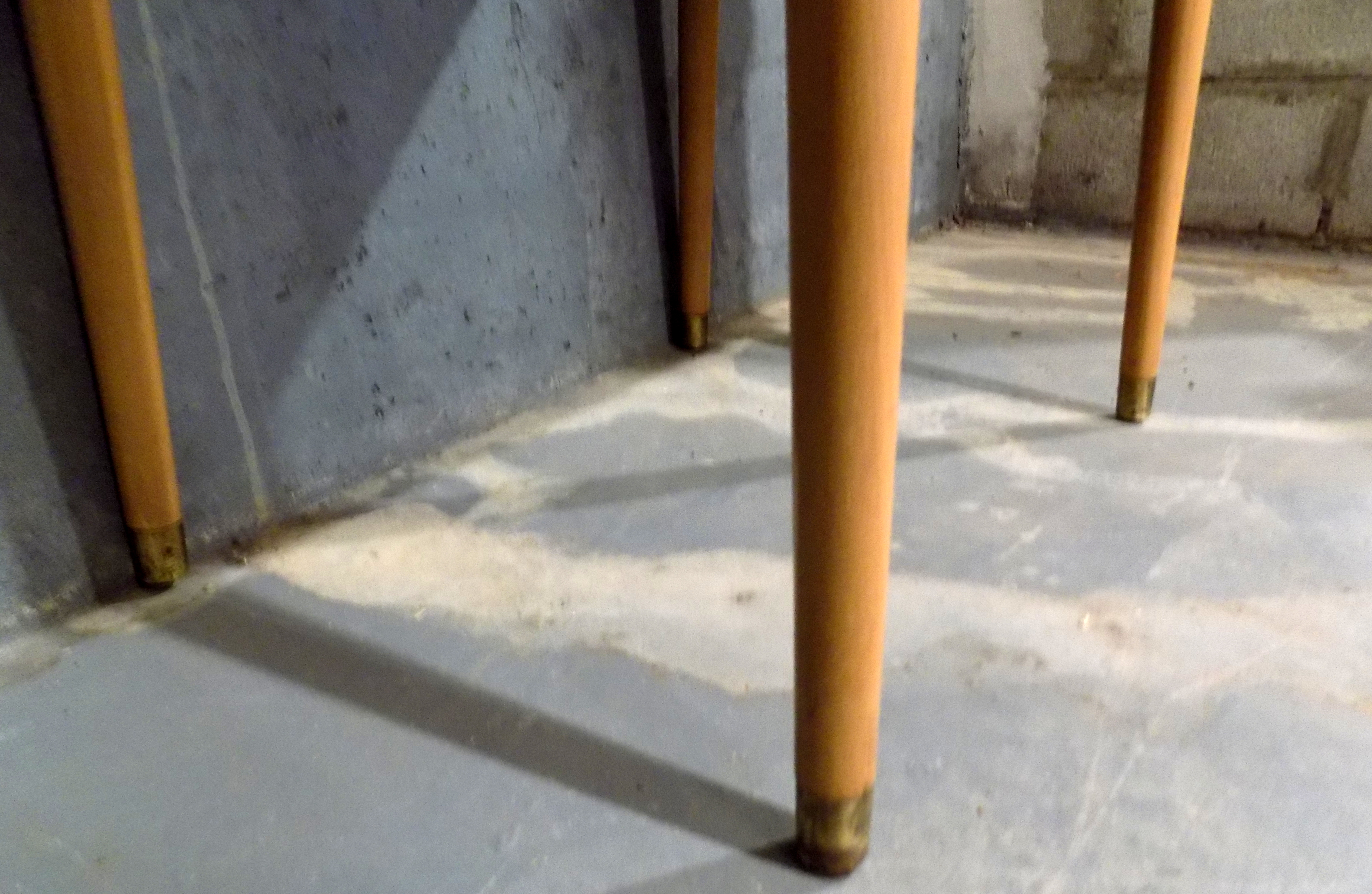 Vintage Universal 400 DeLuxe Sewing Machine and Table