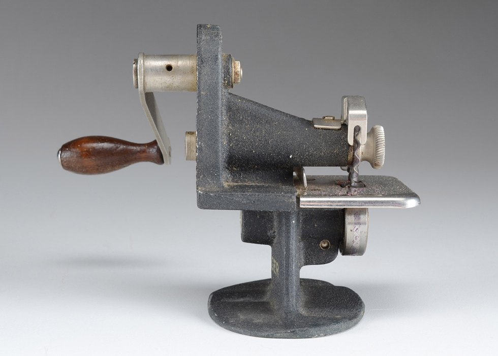 Singer Ball Bearing Hand Operated Pinker EBTH