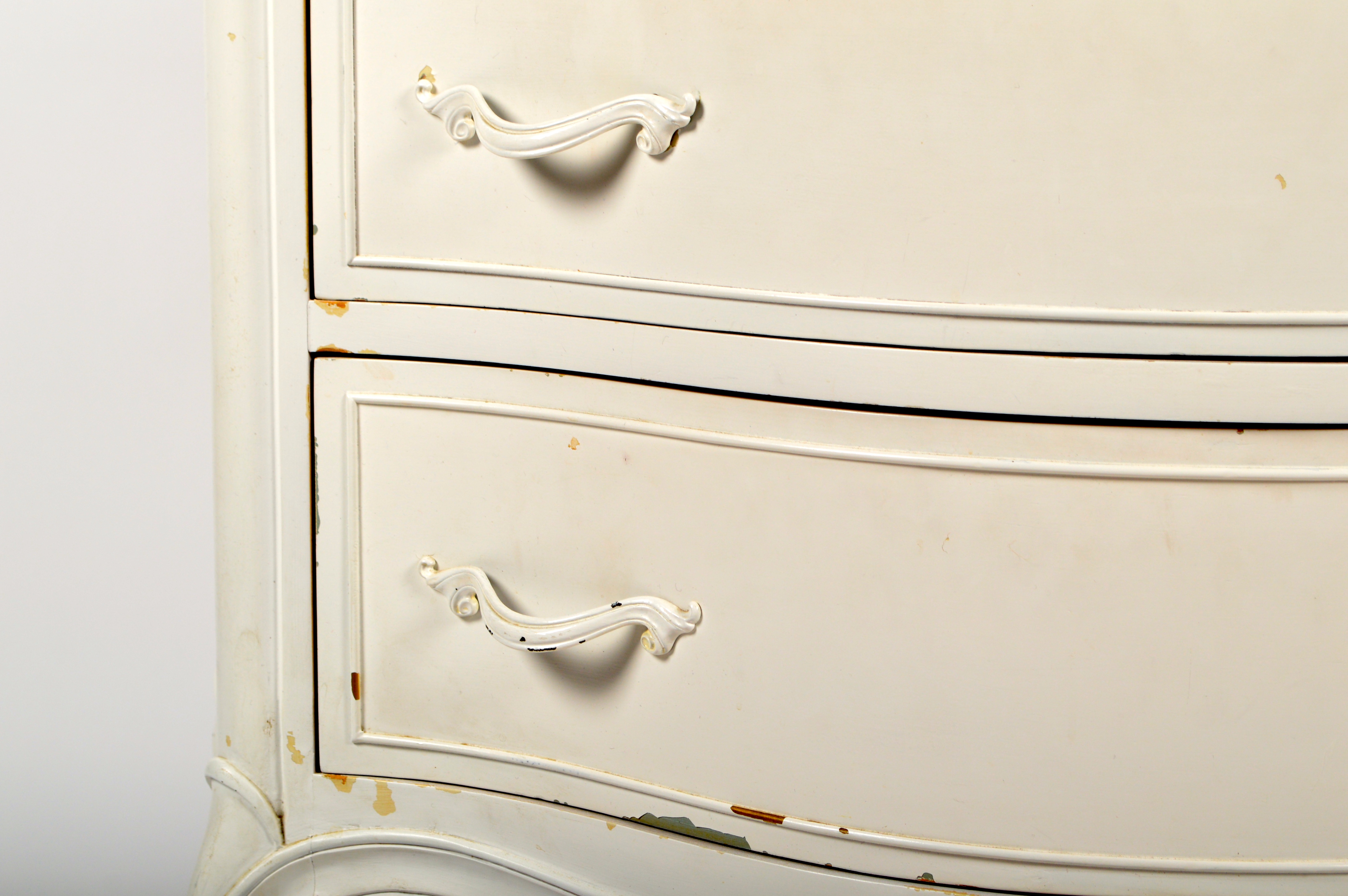 Vintage Drexel French Provincial Dresser