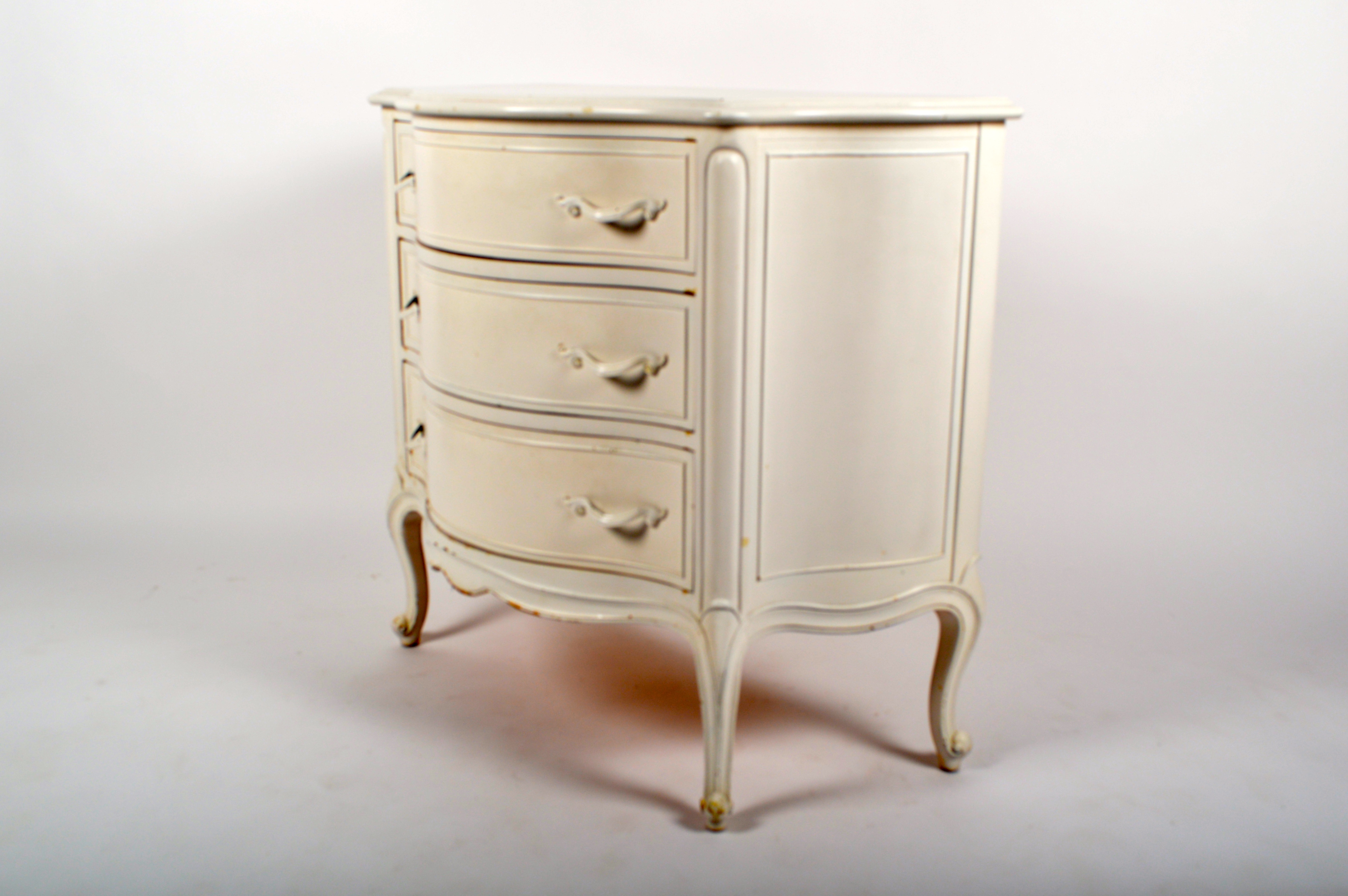Vintage Drexel French Provincial Dresser