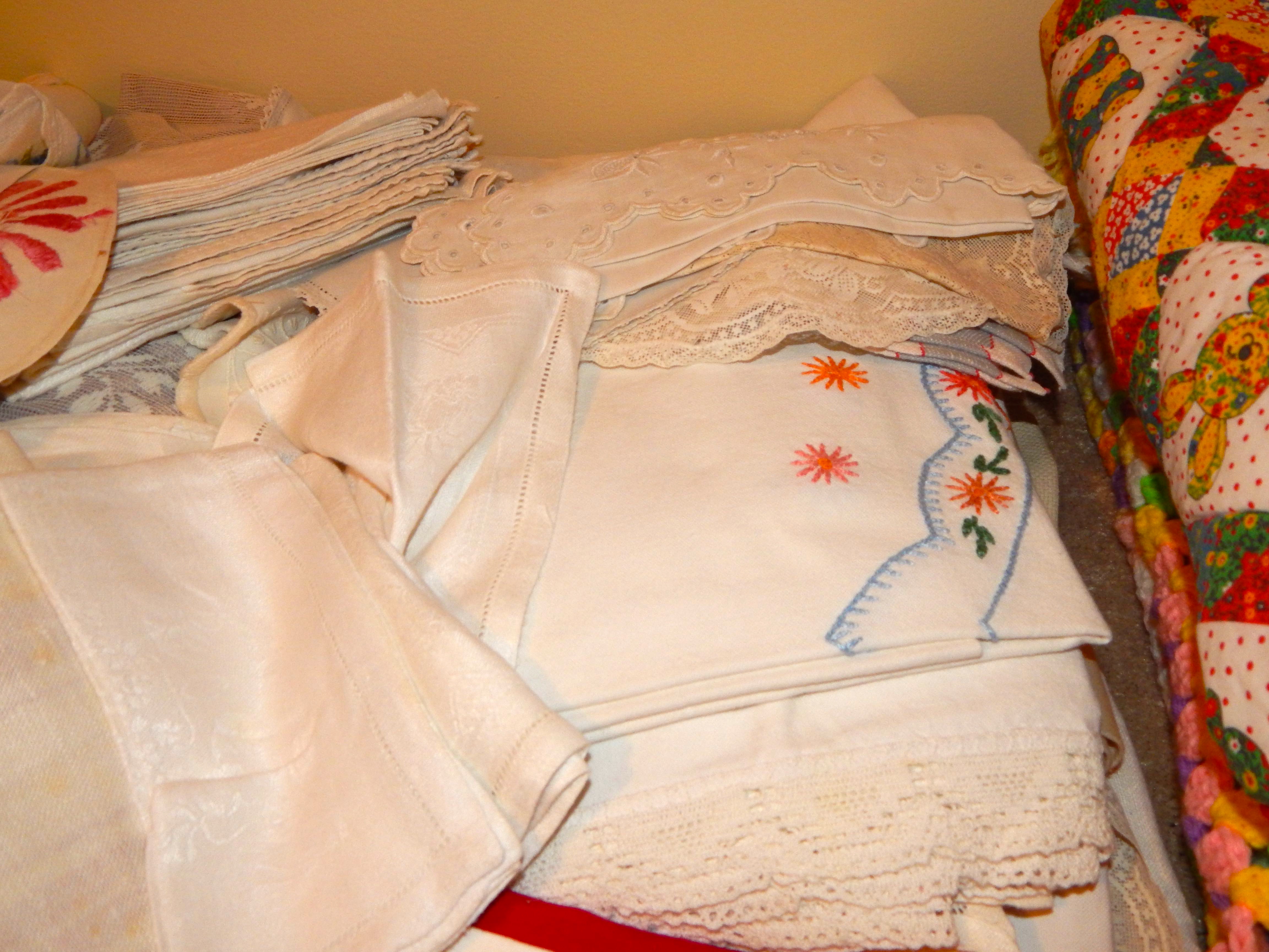 Linens, Quilts, & Afghans