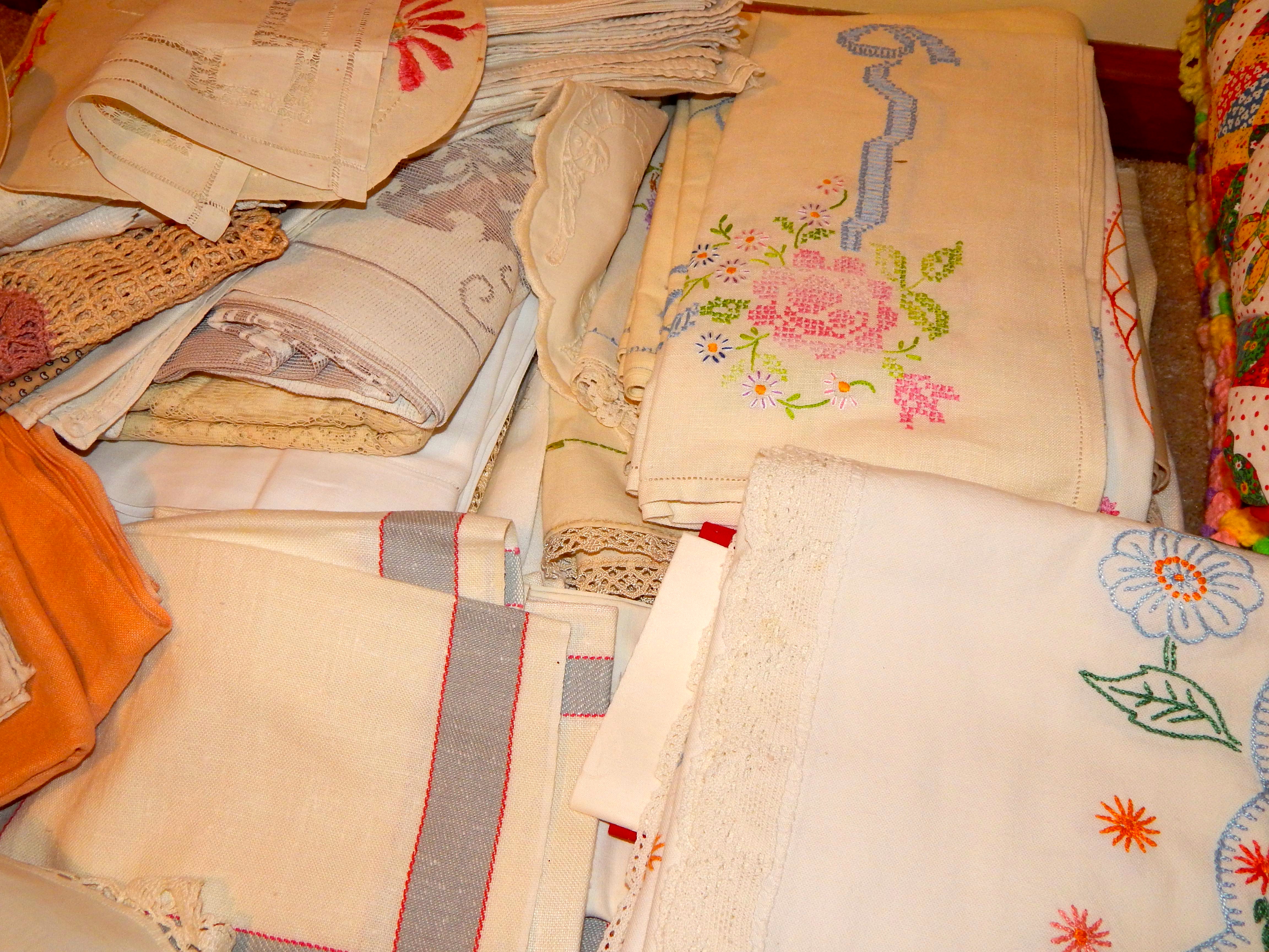 Linens, Quilts, & Afghans