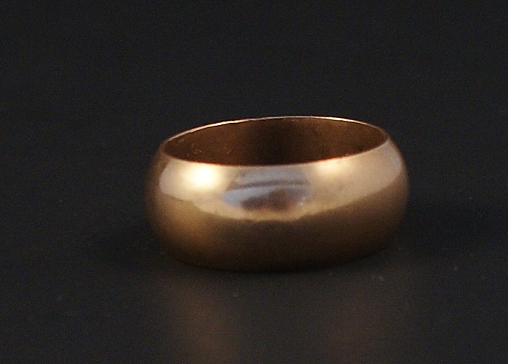 Vintage 8mm Wide 18K Yellow Gold Band Size 10