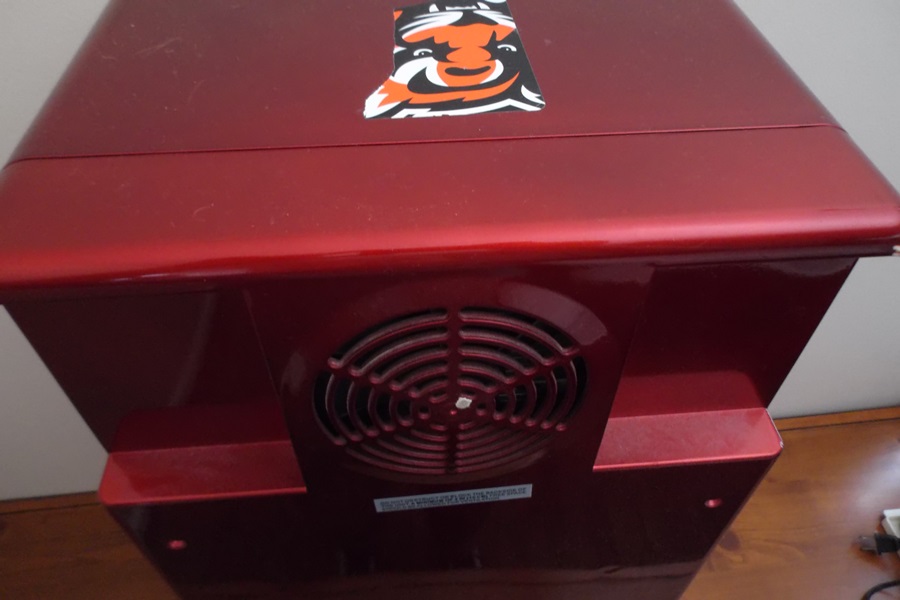 Nostalgia Electronics Retro Vending Machine