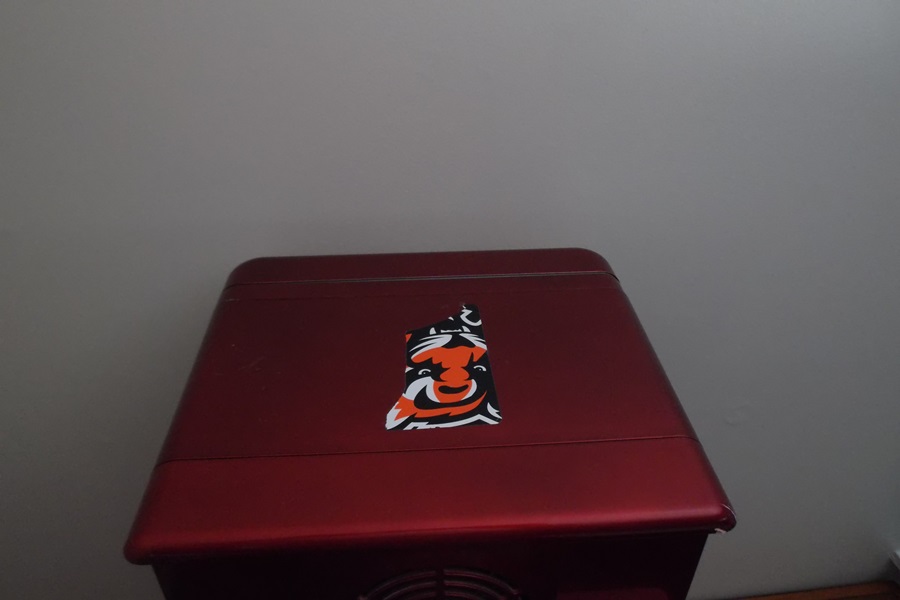 Nostalgia Electronics Retro Vending Machine