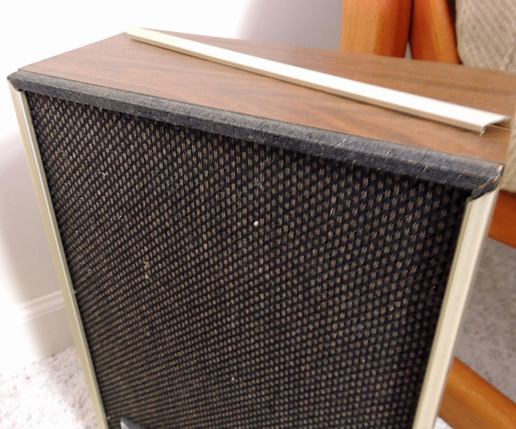 Emerson Turntable Stereo and Vinyl Record Albums