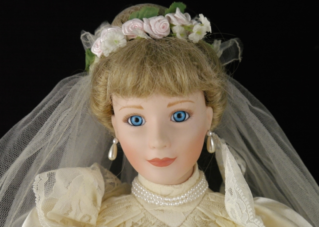 1995 Ashton-Drake Bride Doll