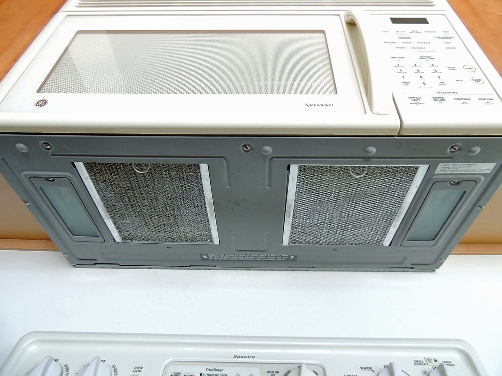 GE Spacemaker Microwave