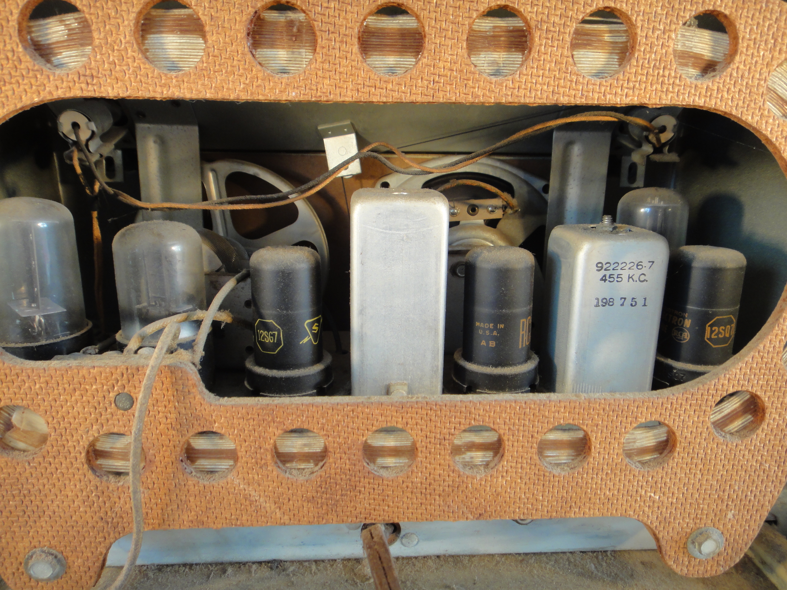 Vintage Working RCA Victor Bakelite Radio