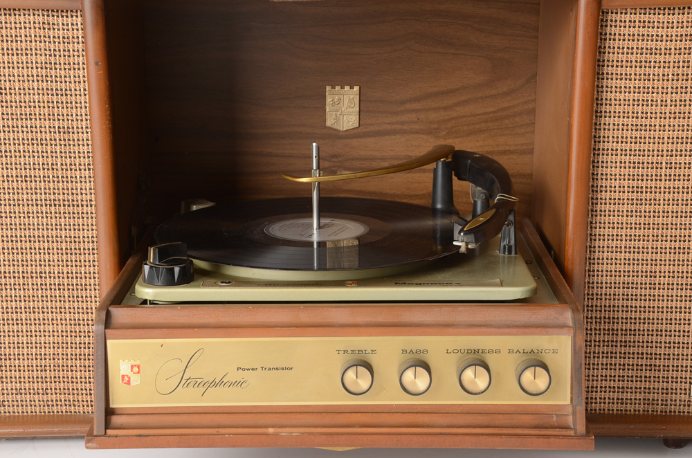 Vintage Magnavox Micromatic Record Player