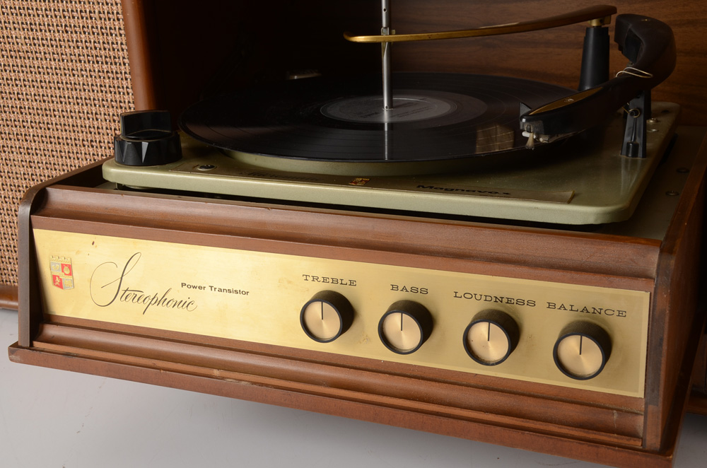 Vintage Magnavox Micromatic Record Player