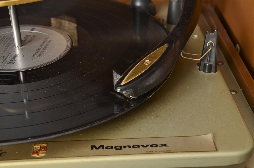 Vintage Magnavox Micromatic Record Player